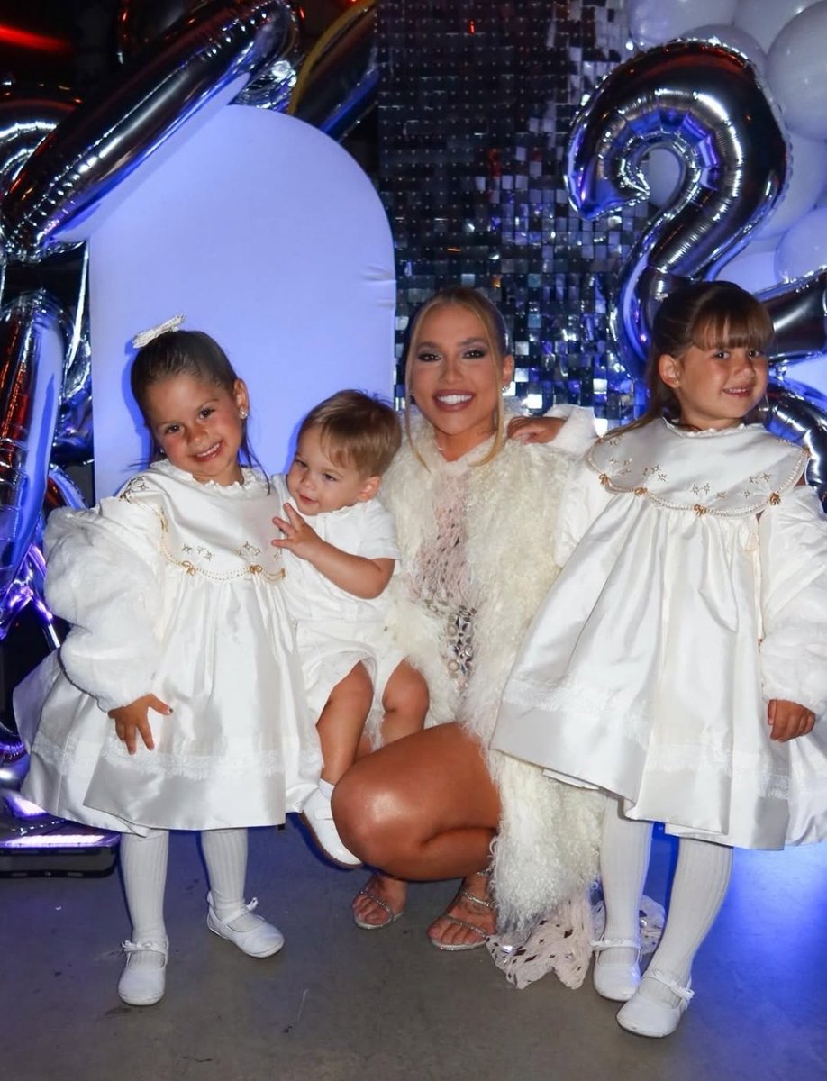 virginianewsfc's tweet photo. "Ore pelo seu filho, às vezes, ele enfrenta olhares maldosos apenas por ser seu"

Que Deus abençoe e proteja vocês sempre! ❤️🙏🏾

@virginia #virginia #mariaalice #mariaflor #joseleonardo https://t.co/mVG8aJasFP