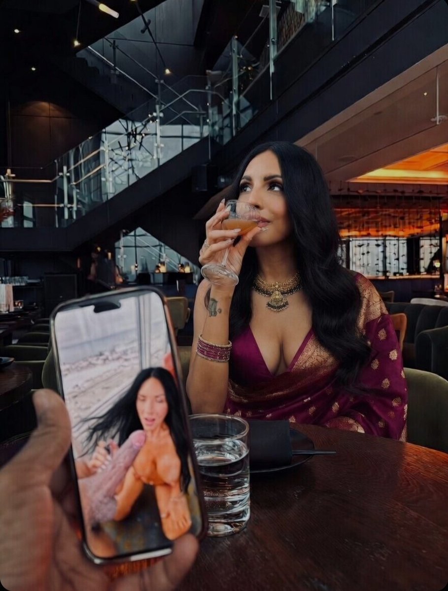 "Patidev 🧡, ye dekho. Kal raat kese Ahmed ji ka mota lund choos rahi thi main. Tu ghar pe apni choti lulli pakad ke baitha tha. Ab dekh ke hila le aur thank you bol apni randi biwi ko. Asli mard 💚ka lund hai yeh, teri choti lulli kabhi compete nahi kar sakti "