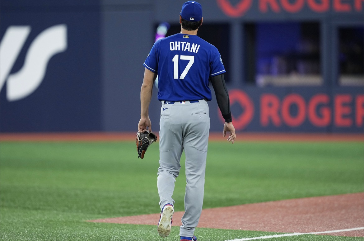 RotoWire's tweet image. No one in the MLB has a longer active regular season streak in either category than Shohei Ohtani:

⚾️ A 42-game on-base streak among qualified hitters
⚾️ A 22.2-inning scoreless streak among starting pitchers​​​​​​​​​​​​​​​​

He faces the Blue Jays for the first time on the
