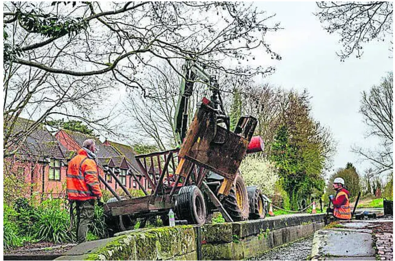 NEWPORT WORK PARTY – UPDATE THREE
Our volunteers help, where they can, with the existing sections of the canal, including installing decorative lock gates using 1¾ tonne redundant gates donated by the Canal &amp; River Trust. towpathtalk.co.uk/lock-gates-ret….

Picture Credit: Tow Path Talk