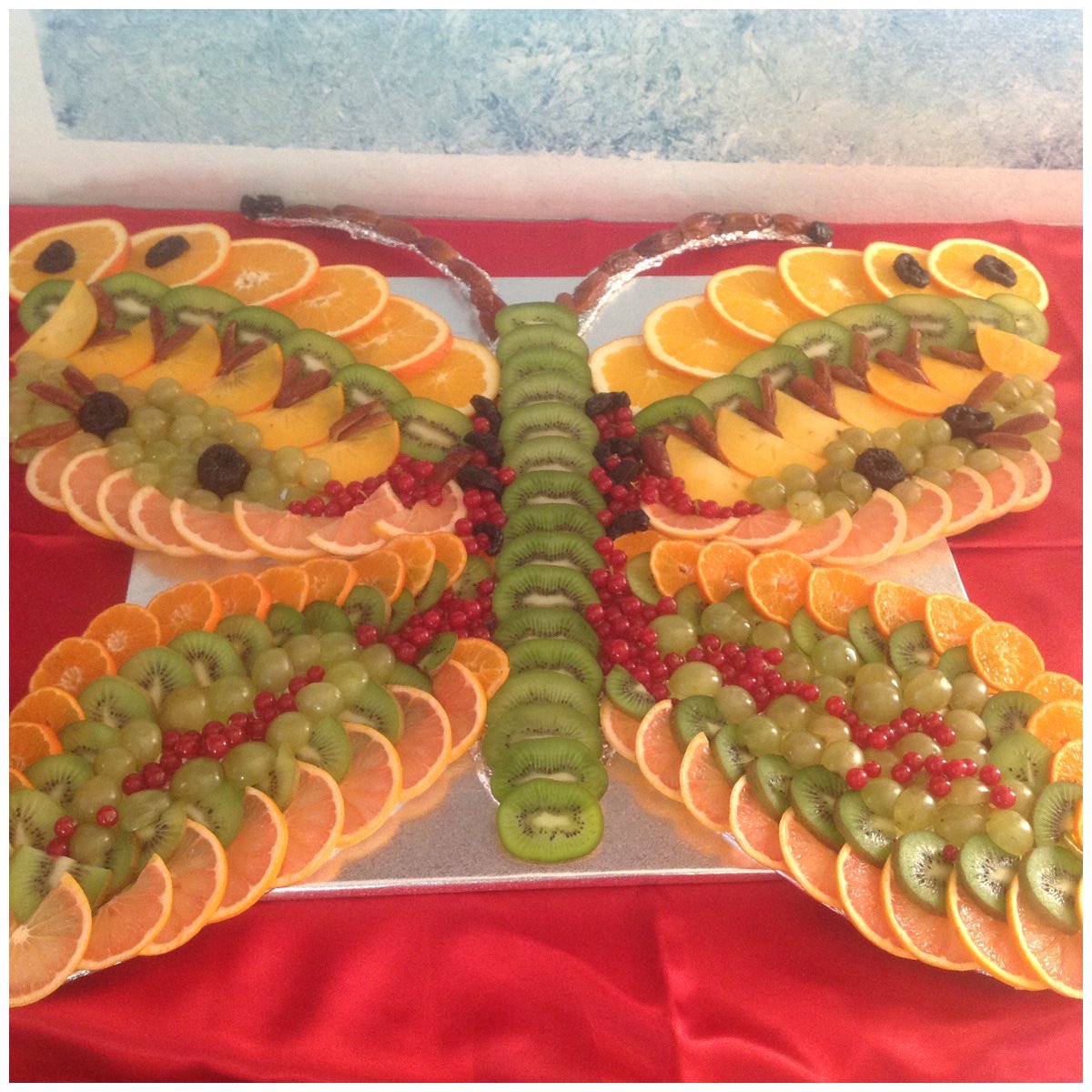 incucinacongina's tweet photo. Giocare con la frutta…si può #chef #frutta #food #cucinadicasa #CuocaADomicilio #cooking #dolce #arance #kiwi https://t.co/pTJY8yHBLv