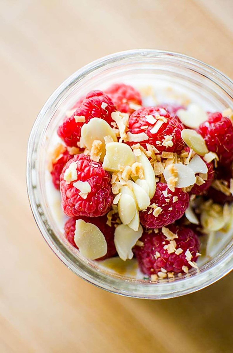 Living_Lou's tweet image. Raspberry overnight oats! 

Raspberry overnight oats are an easy, make-ahead breakfast made with raspberries, peanut butter, almonds and yogurt.

RECIPE: buff.ly/2MLqzJK
#breakfast #familyfood