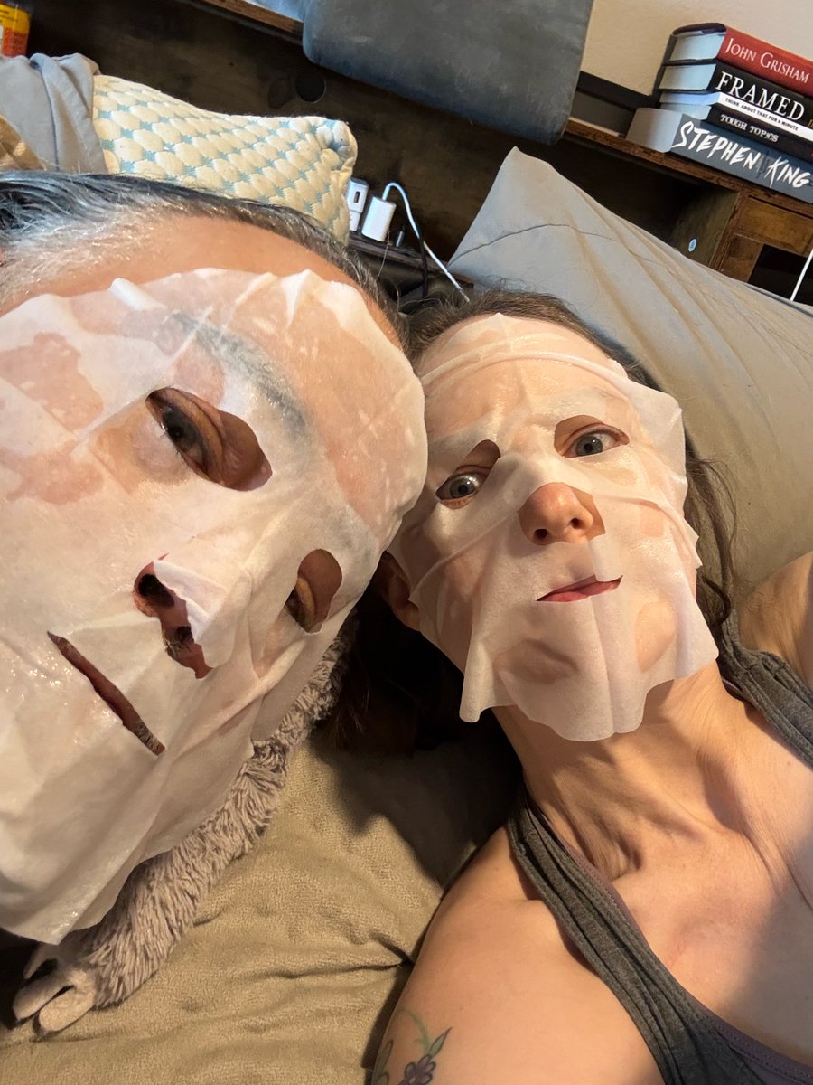 jaderenee1121's tweet photo. Masking with my bestie!!!! https://t.co/lTGHCuCVAN