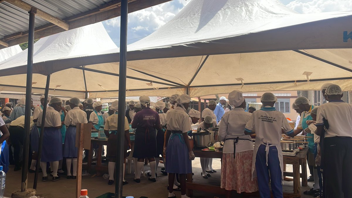 CCUMEMD's tweet image. Empowering youth to lead the #CleanEnergy transition! 🔥

On Easter Eve, we engaged student representatives from 10 secondary schools in Wakiso District in a Clean Cooking Cook-Off &amp;amp; workshop under the Clean Cooking Capacity Building for Schools Project.

Funded by @IRENA and