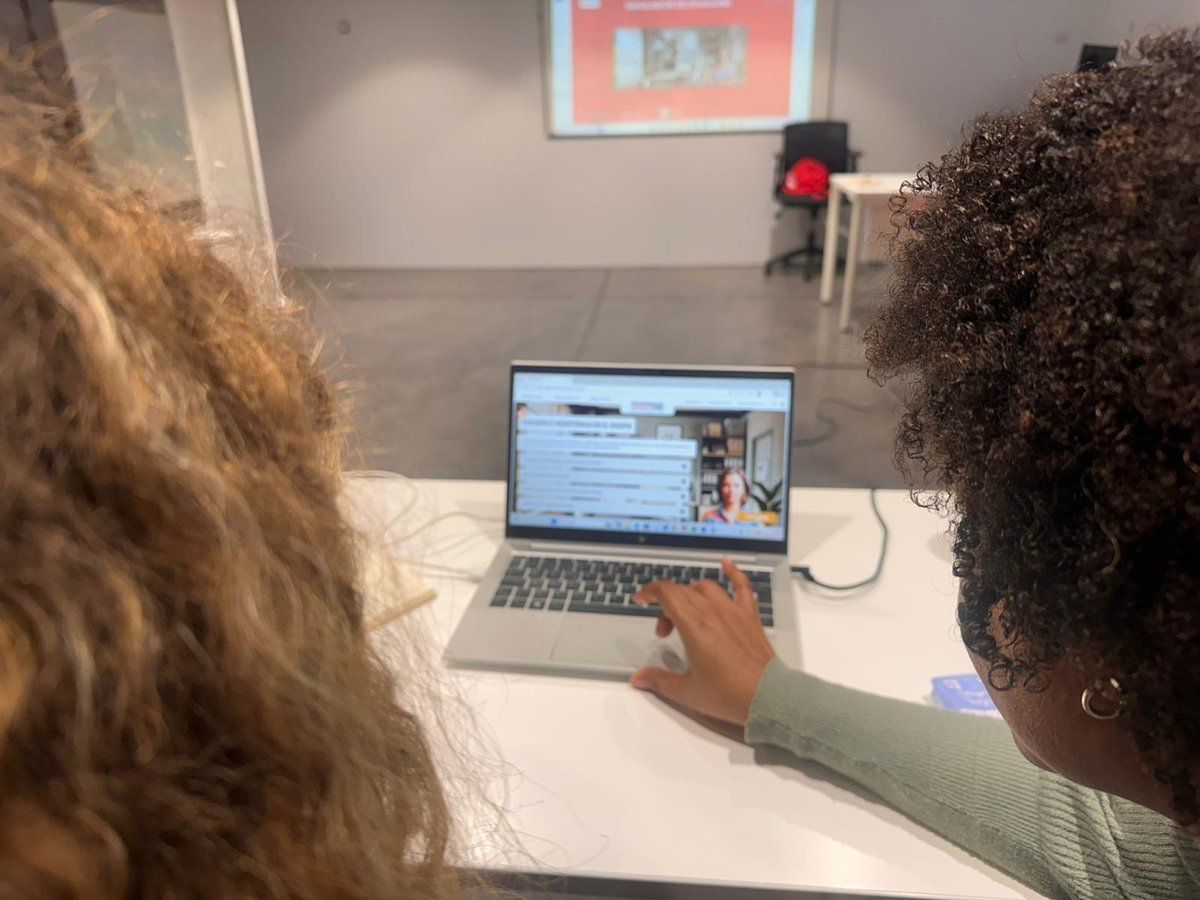 OcupacioCR's tweet photo. Sessió interna de formació del #SimuladordIgualtat amb l’equip de cooperació empresarial de #CreuRojaBarcelona, orientada a reforçar capacitats per a la seva dinamització en entorns empresarials.

#OcupacióCreuRoja 
#FSEplus 
#PlanEmpleoCruzRoja https://t.co/FkGXCexLeR