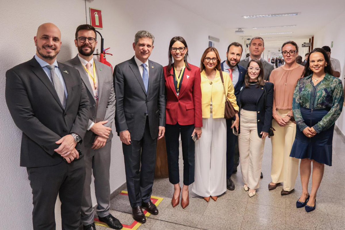 #ANADEPnoLegislativo
Após atuação da ANADEP e da DPU, CCJ aprova proposta que institui atendimento ininterrupto nas Defensorias com respeito à autonomia institucional e previsão orçamentária: tinyurl.com/46nj8msw