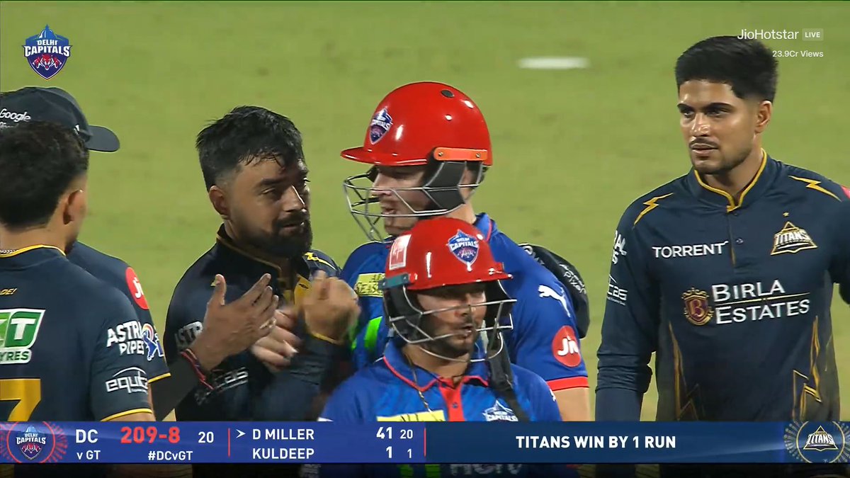 Rramantrivedi's tweet photo. Hard work vs Bad luck
Delhi capitals इस मैच से लगभग बाहर होने के बाद डेविड मिलर ने मैच में जान डाल दी 
अगर David Miller 1 रन भाग लिए होते तो शायद ये मैच जीत सकते थे या फिर सुपर ओवर होता 
रोमांचक मुकाबले में सुस्त कुलदीप यादव 1 रन भी नहीं भाग सके!
#miller 
#davidmiller #gtvsdc https://t.co/oCfo9EMhJk