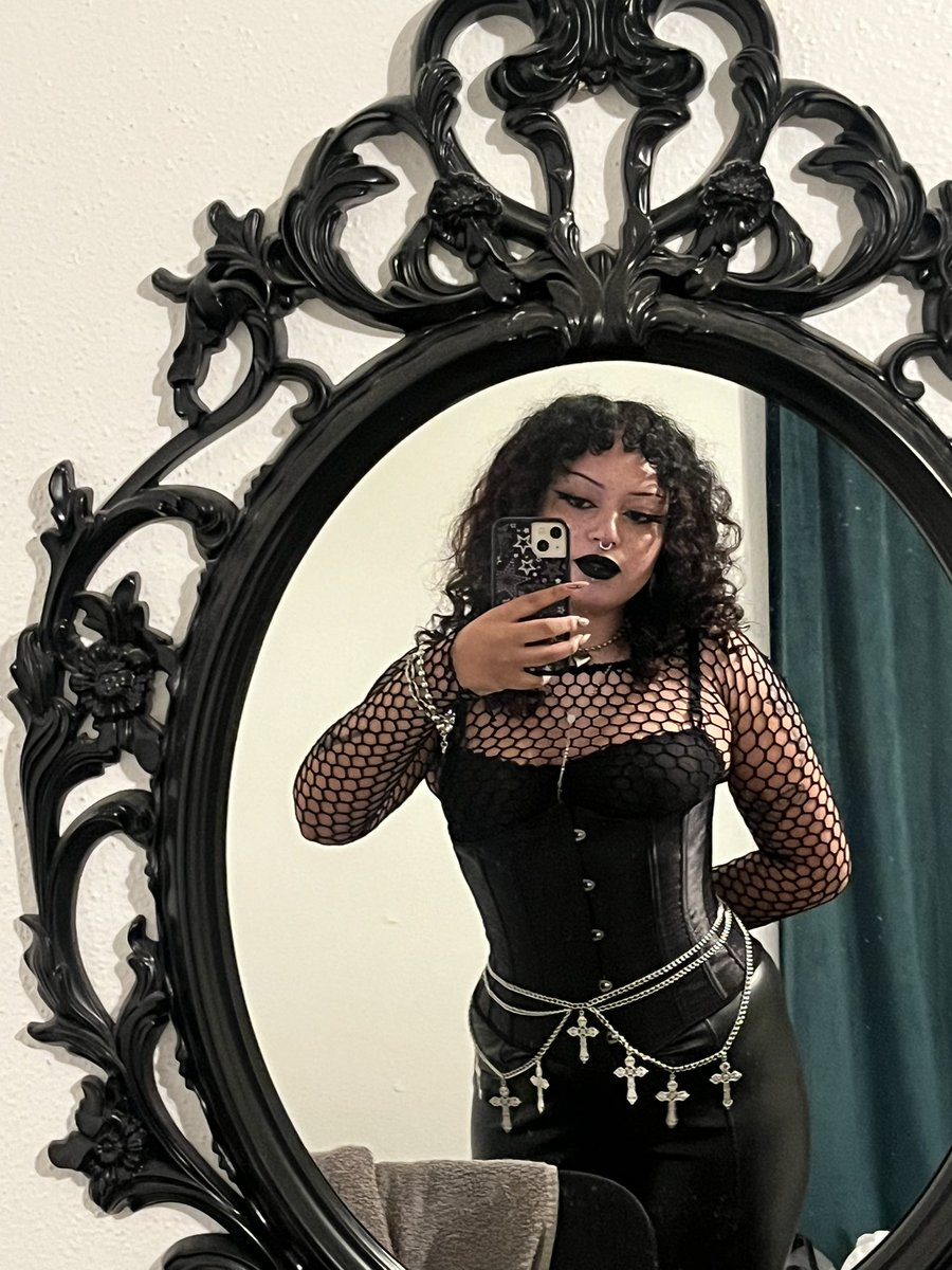 shan 🧛🏼‍♀️ tweet media