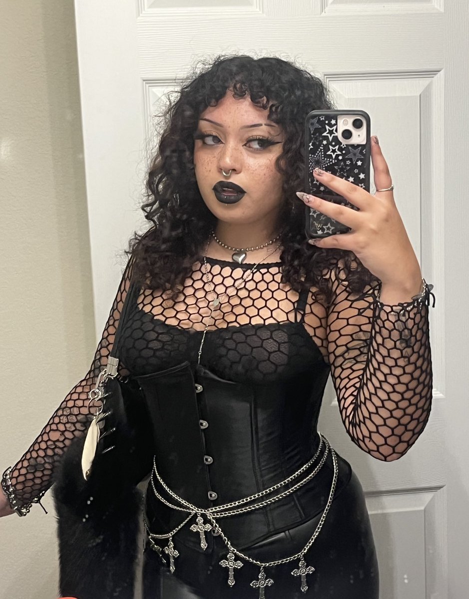 shan 🧛🏼‍♀️ tweet media