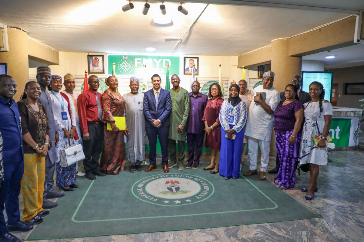 UNYouthAffairs's tweet image. ASG for Youth Affairs @FelipePaullier met with Nigeria’s Federal Ministry of Youth Development @fmydNG to discuss youth jobs, skills, entrepreneurship, participation and stronger coordination across government.