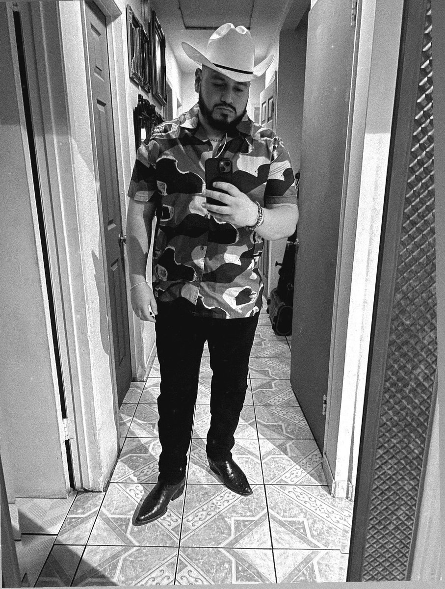 RobbieLopez_'s tweet photo. New boot goofin!! https://t.co/AfCGqjJDSj