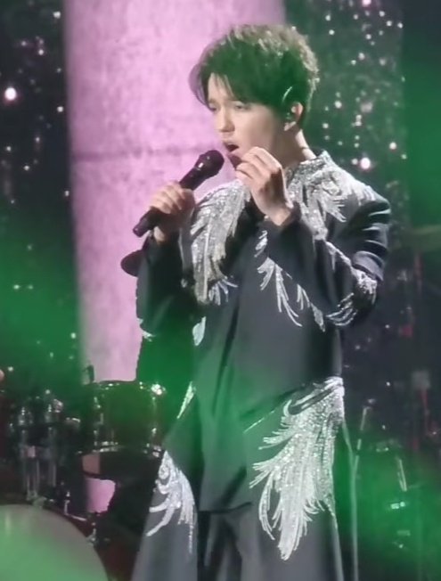 Adelma30513806's tweet photo. 💕 #DimashQudaibergen 
THE GREATEST VOICE IN THE WORLD! 
#WhenIveGotYou   #Fire #TheStoryOfOneSky 
#Samgau  #Gashyqtyq
#MyWay
 #LivingForTheGame
#VoiceBeyondHorizon
 DIMASH IN CHINA
#DimashOnYoutube
@dimash_official ✳️🌸✳️ https://t.co/qmLHPM2xPz
