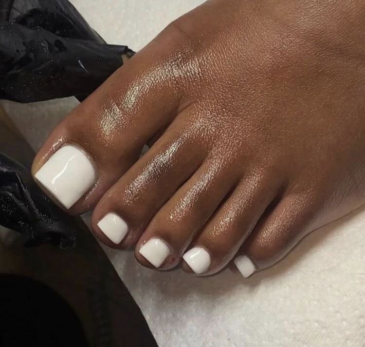 BareSolesStudio's tweet photo. Preview looks like this…imagine the rest 🤭 - white toes = your weakness.. don’t lie i know you wanna see more 👀

#feetpics #selling #freshpedi #toegame #DMforcontent https://t.co/jR6uF9B1F8