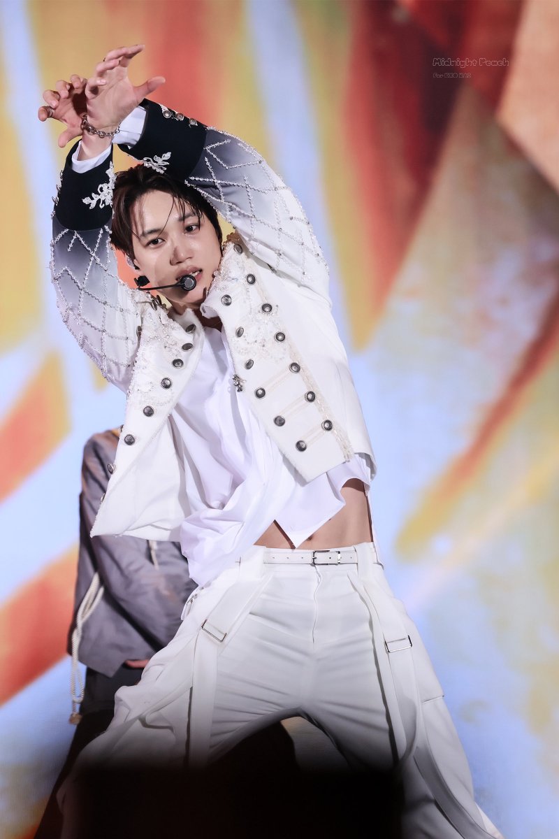 Midnight Peach tweet media