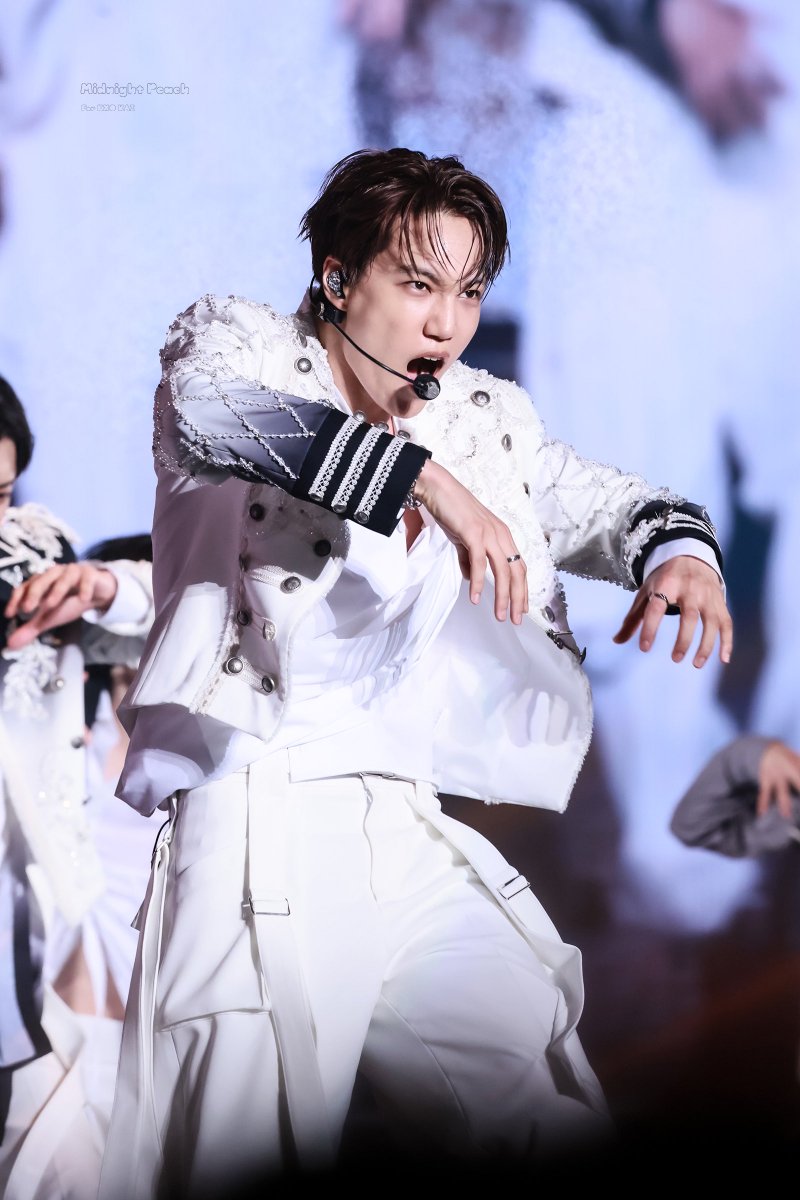 Midnight Peach tweet media