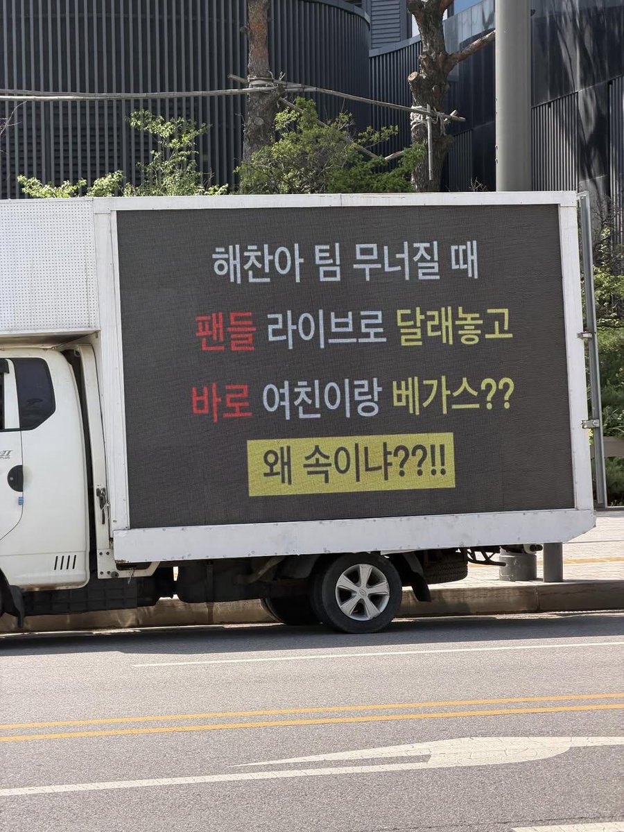 misty5048844730's tweet photo. haechan, come out for a walk. There are good things waiting for you outside😉.#HAECHAN #해찬 #haechan #nct https://t.co/pF7aRGt1A7