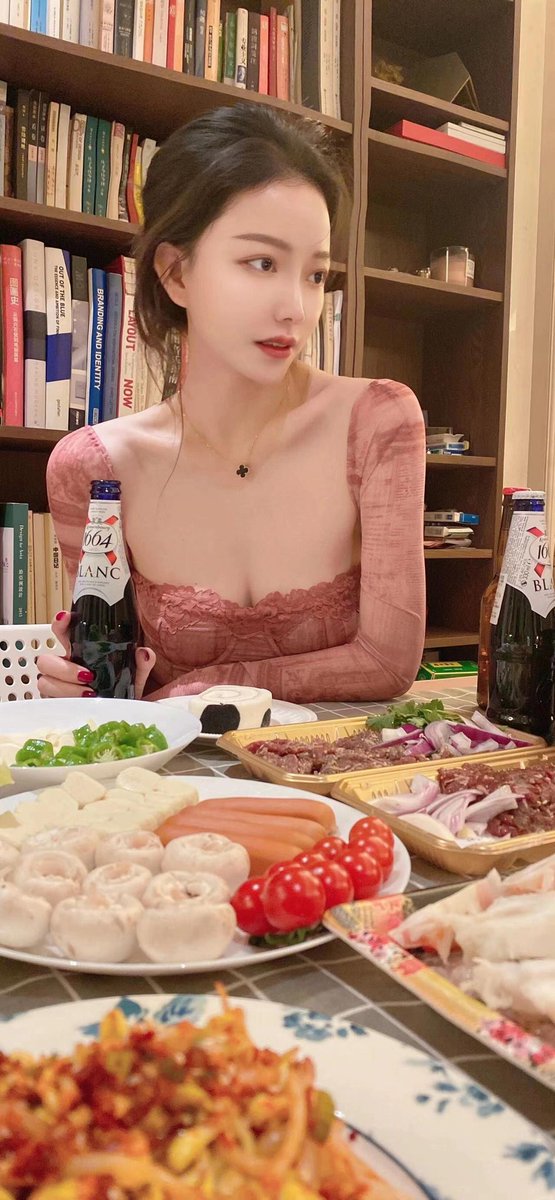 stripchat_0_'s tweet photo. 今日穿搭 休息的时候跟闺蜜喝点小酒 有没有同城的弟弟想来一起喝点的，私信姐姐 先到先得哦 https://t.co/4ipkNDgZ83