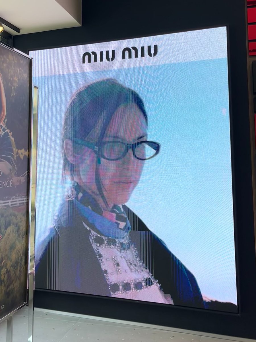 livshopeurok's tweet image. almost dropped dead when i saw this, the #princess of miu miu
