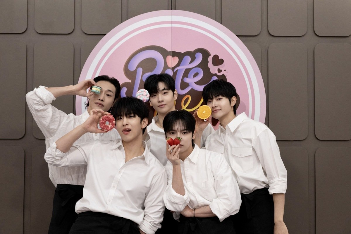 [별별토크] ‘제빵왕’에서 ‘K-디저트 사장님’으로…윤시윤이 빚은 ‘바이트 미 스위트’ m.sportsworldi.com/view/202604155…

#바이트미스위트
#윤시윤 
#배우 #actor #korea_actor
#yunsiyun #yoonsiyoon 
#尹施允 #ユンシユン
#윤시윤배우님공식팬카페 #인연연