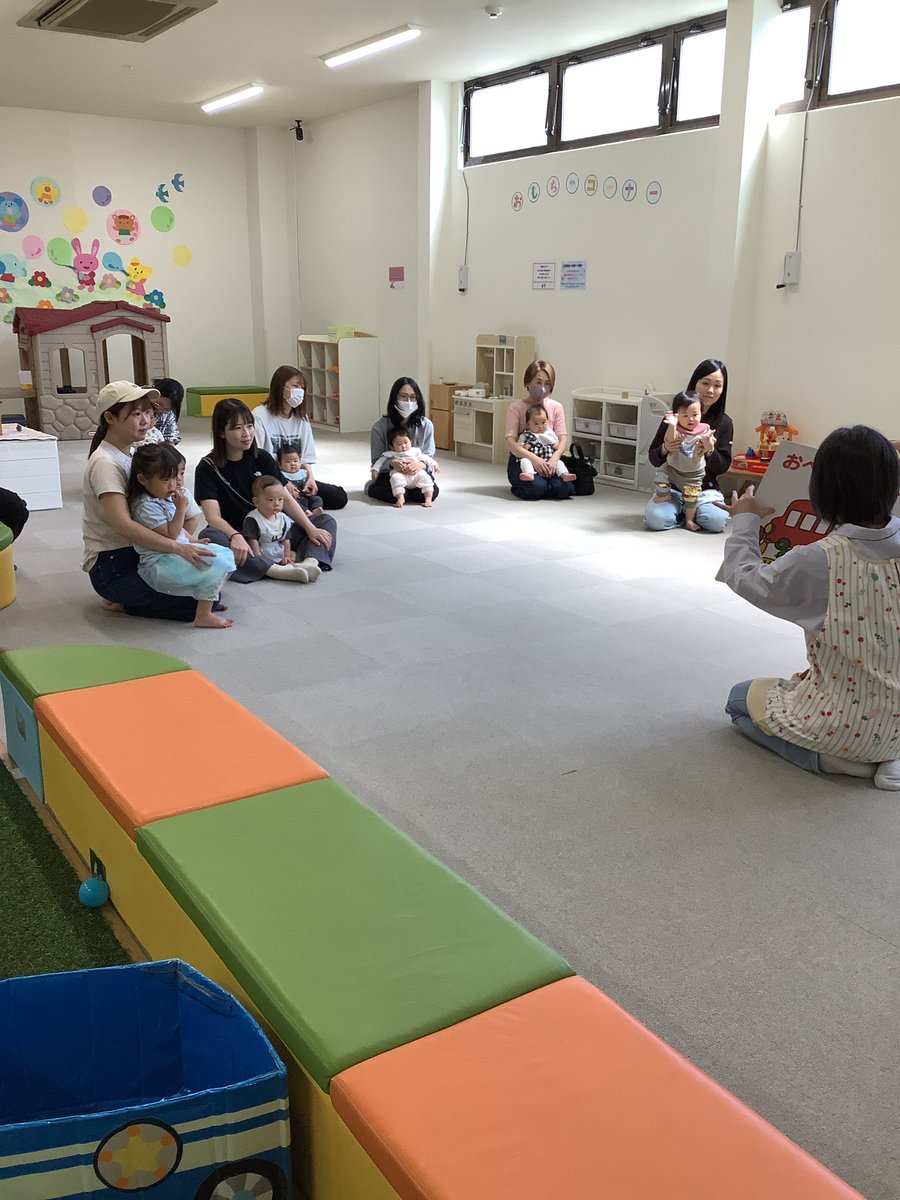kosodate_koga's tweet photo. こんにちは😊駅前子育て広場です🎶
今日は、広場でわんぱく日和を行いました。
『おべんとうバス』の大型絵本をみたり、手遊びをしましたよ❣️
次回もお楽しみに💕

＃駅前子育て広場＃イオスホームわんぱくステーション＃古河市＃こがくらす＃こがでくらすと https://t.co/QLGZPruh2W