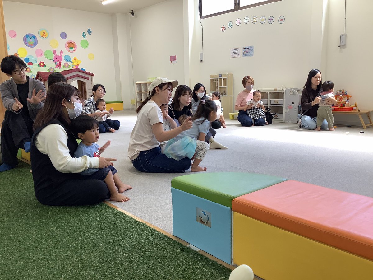 kosodate_koga's tweet photo. こんにちは😊駅前子育て広場です🎶
今日は、広場でわんぱく日和を行いました。
『おべんとうバス』の大型絵本をみたり、手遊びをしましたよ❣️
次回もお楽しみに💕

＃駅前子育て広場＃イオスホームわんぱくステーション＃古河市＃こがくらす＃こがでくらすと https://t.co/QLGZPruh2W