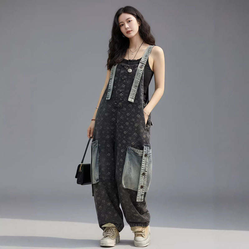 FangKissmiss's tweet image. These dungarees 👗👖hug you just right 🥰🌞and let you shine. 👒🥾👜

Shop Now👉🌴👉🏖️shorturl.at/T1Miy

Price: US$69.99🍇♠️

#black #overalls #jeans #denim #dungarees #ootd #citychic #summer #oversize #plussize