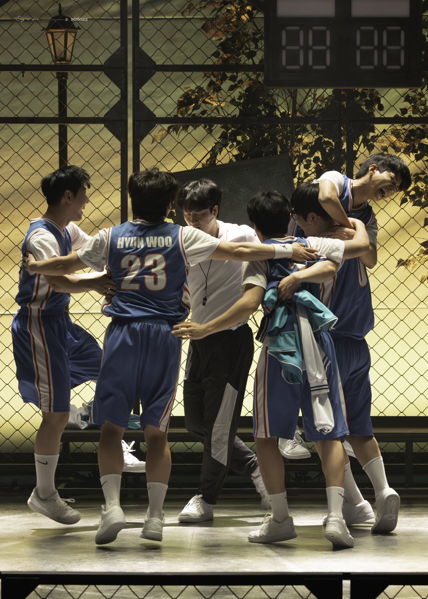 260415 <전설의 리틀 농구단> 커튼콜

종우 #안재영
수현 #김현진
상태 #김효성
승우 #조현우
다인 #김민강
지훈 #정찬호