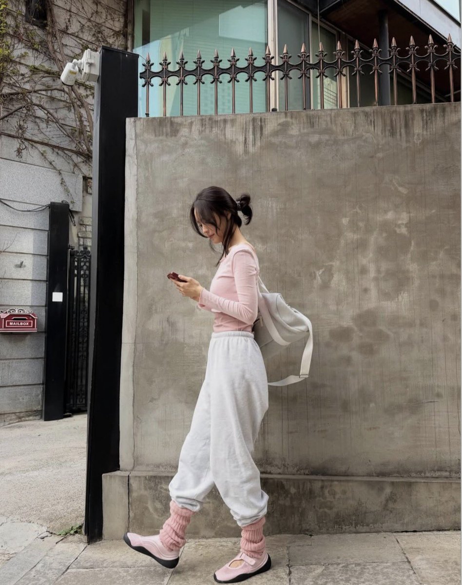nang1uve's tweet photo. 손나은 발레코어 걍 벚꽃소녀임 https://t.co/3fsi9jCCiY