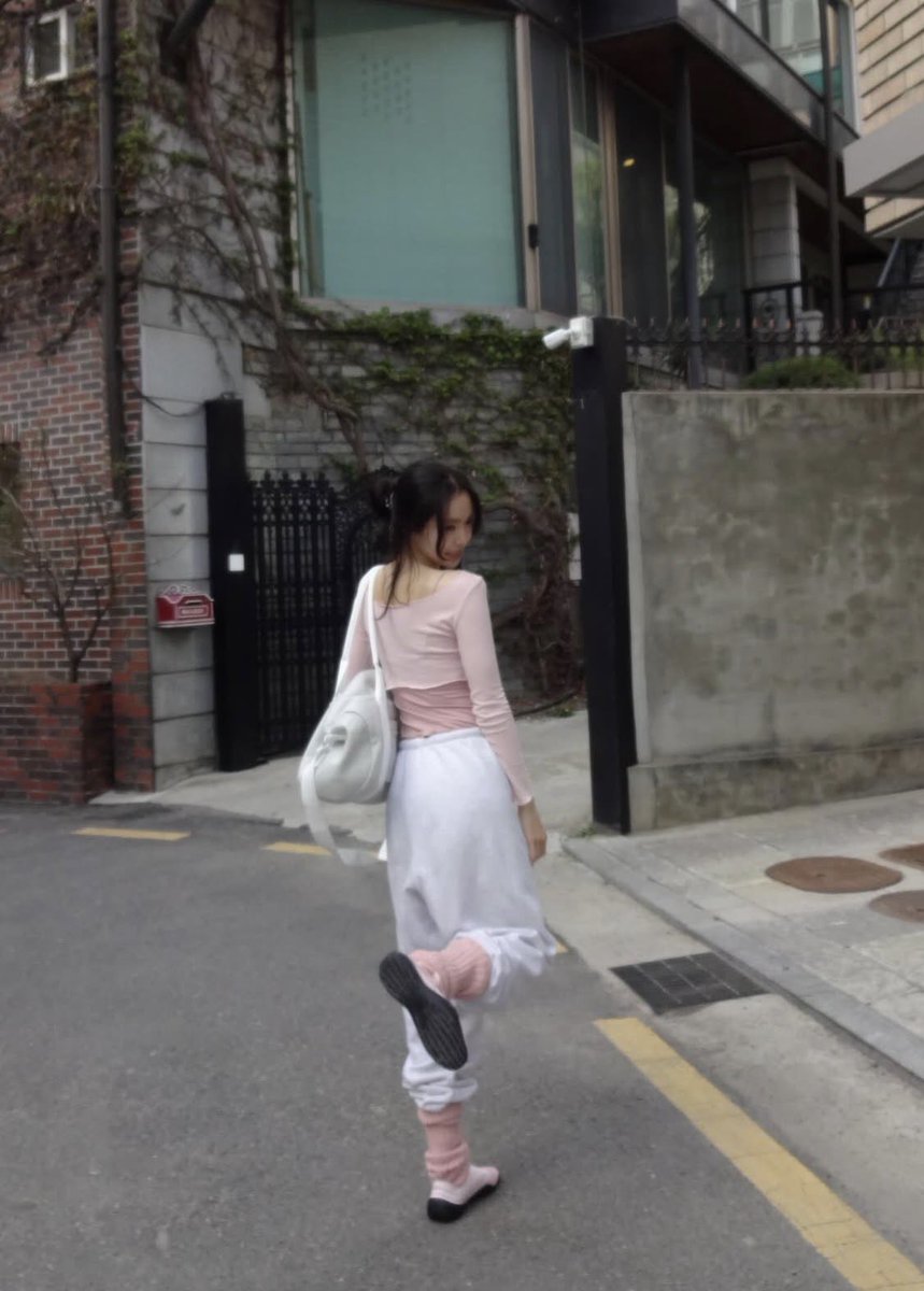 nang1uve's tweet photo. 손나은 발레코어 걍 벚꽃소녀임 https://t.co/3fsi9jCCiY