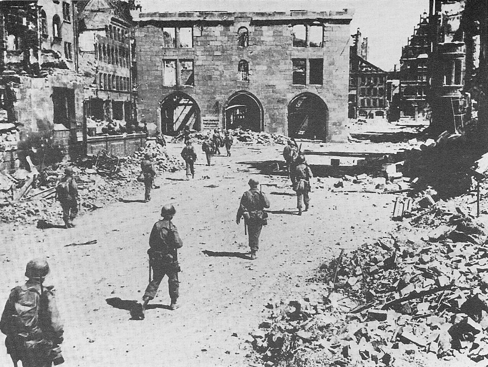 URDailyHistory's tweet image. 20 April 1945: After five days of fighting, U.S. #troops take the #German city of #Nuremberg during World War II. Nuremberg had been the center of the Nazi regime where many #infamous rallies had taken place. #WWII #WW2 #History #OTD #ad amzn.to/3anlGyh