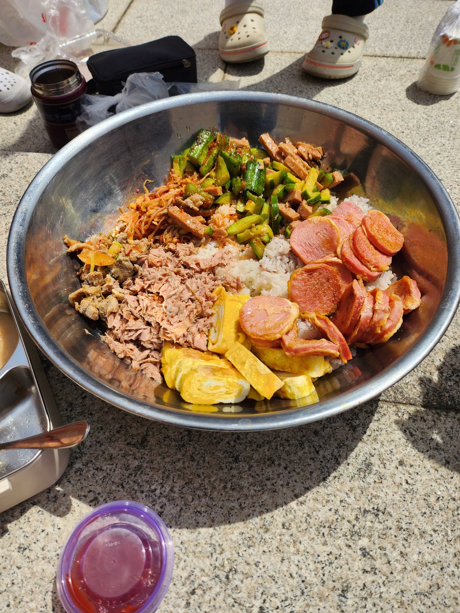 급식맛없어서 비빔밥해먹음 짱맛