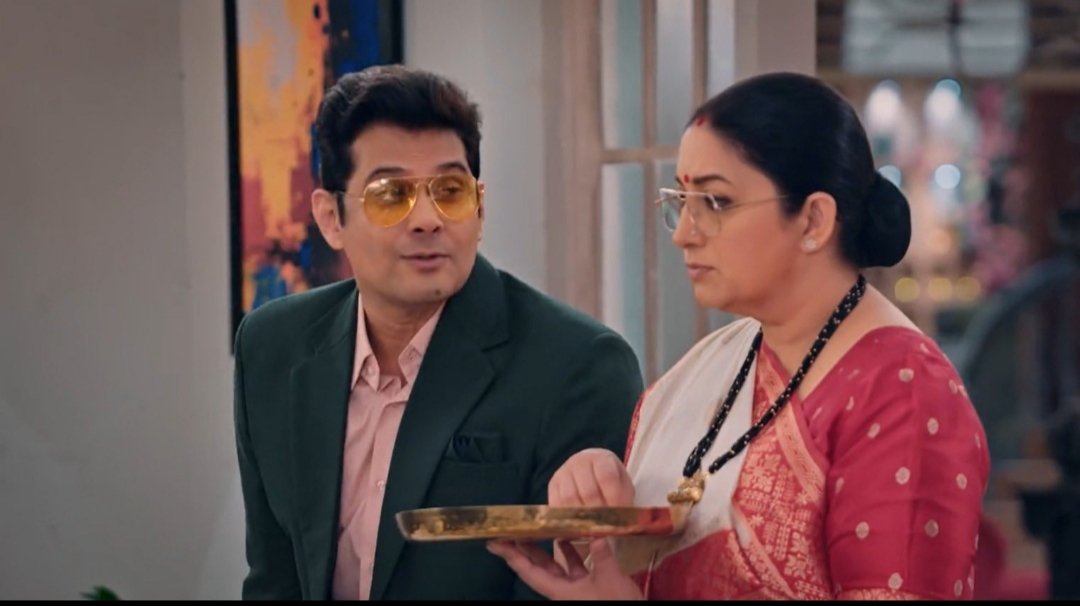 Pallavi55681199's tweet image. “When rage batting is your love language”  #tuhir 😆🫣😘

Happy #tuhirsday 
#ksbkbt
#kyunkisaasbhikabhibahuthi