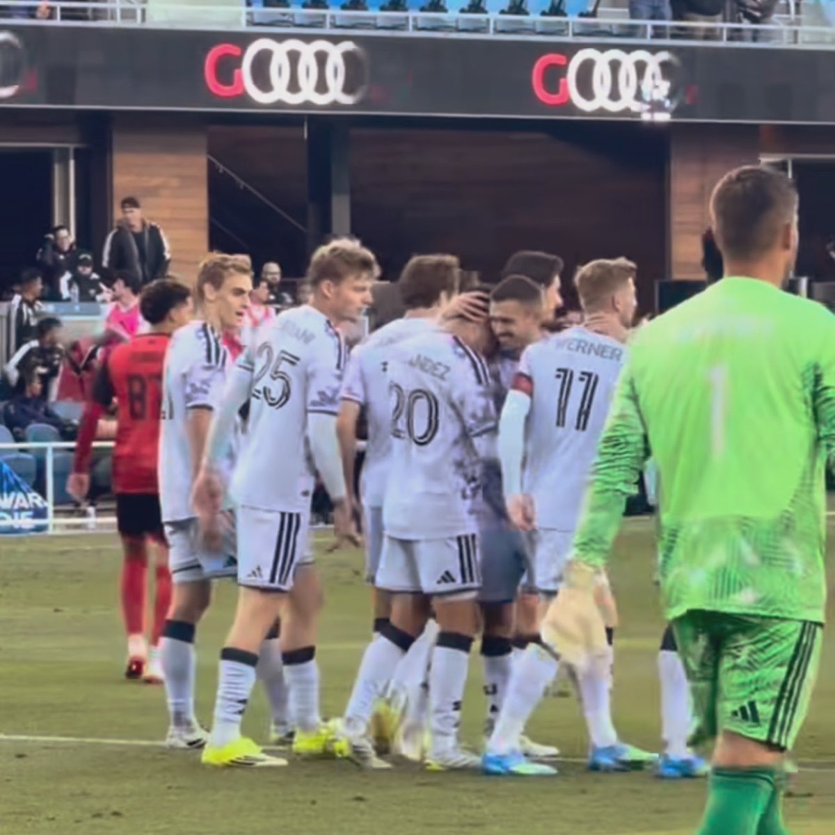 Nick Fernández 🇵🇪 (24 y/o) scored ⚽️ and was assisted by Timo Werner 🇩🇪 (30 y/o) for the San Jose Earthquakes of the MLS 🇺🇸