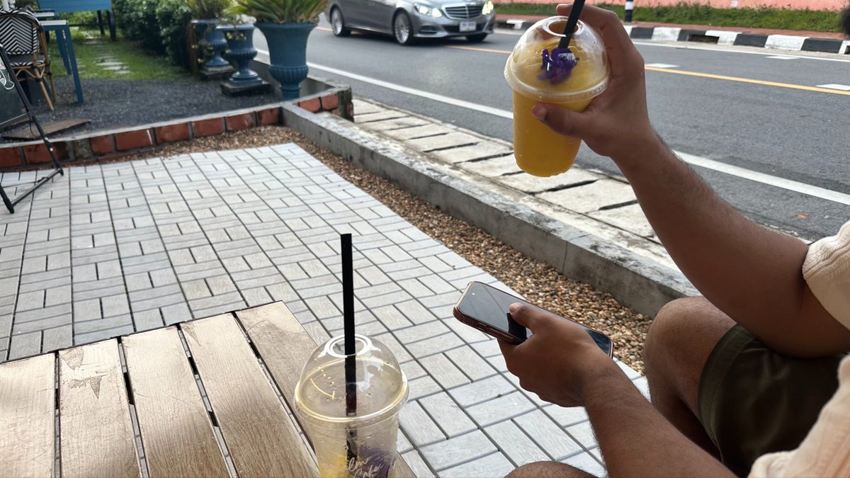 • إيـمـان tweet media