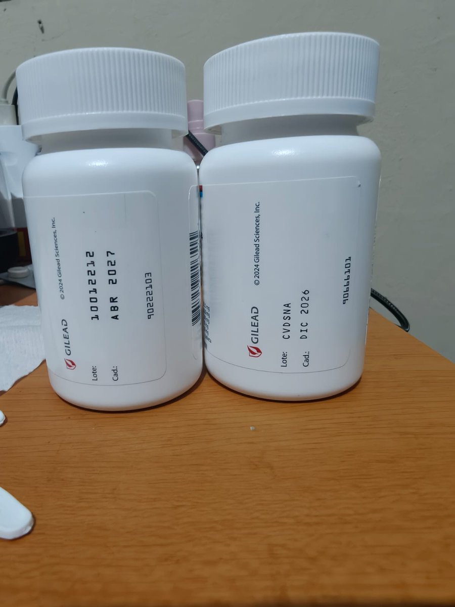 AEsc2002's tweet photo. @Tu_IMSS @GileadSciences #Biktarvy con clara evidencia de que uno ni Qr trae, el sello desde la caja principal es diferente, el sello de aluminio del envase también es diferente, los lotes sin relación. ¿Esto tiene que ver con el proveedor del medicamento falso #Keytruda? https://t.co/y3LcEkN4AH
