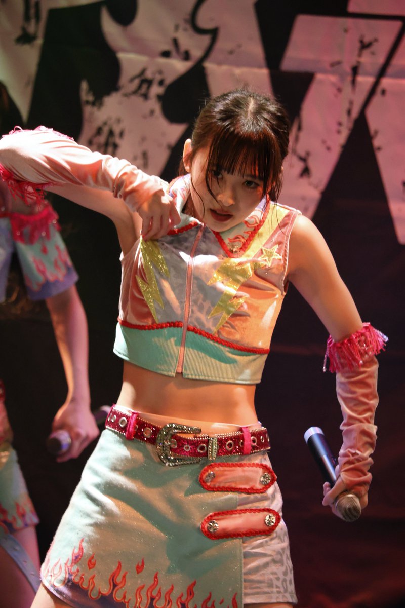 ryu3issei's tweet image. #太陽を超えろSUPERNOVASHTOUR
今回最初に気づいたのは、₺ƾ子の腹筋がかなり仕上がっていたこと😳
かわいい顔して腹筋バキはびびった！
めっちゃ練習積んできたんだなぁって思ったよ☺️
力強さを感じた二枚📸
 #PIGGS
 #PIGGS大阪