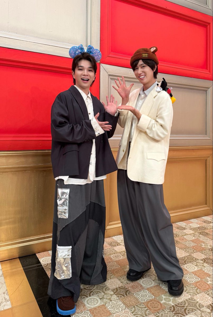 nazotore_maxxx's tweet photo. ✨今夜9時 #ナゾトレMAXXX✨

#東京ディズニーリゾート®︎界隈シン常識SP
祝25周年🎉#ディズニーシー 行くべき
ホットスポットランキング🔥

イマドキチーム🪄キャプテンの 
#SnowMan #阿部亮平 さん
#Milk 
#塩﨑太智 さん🎶
阿部さんの肩にもご注目👀
上田さんにも自撮りをリクエスト😍 https://t.co/d1RGpvngSy