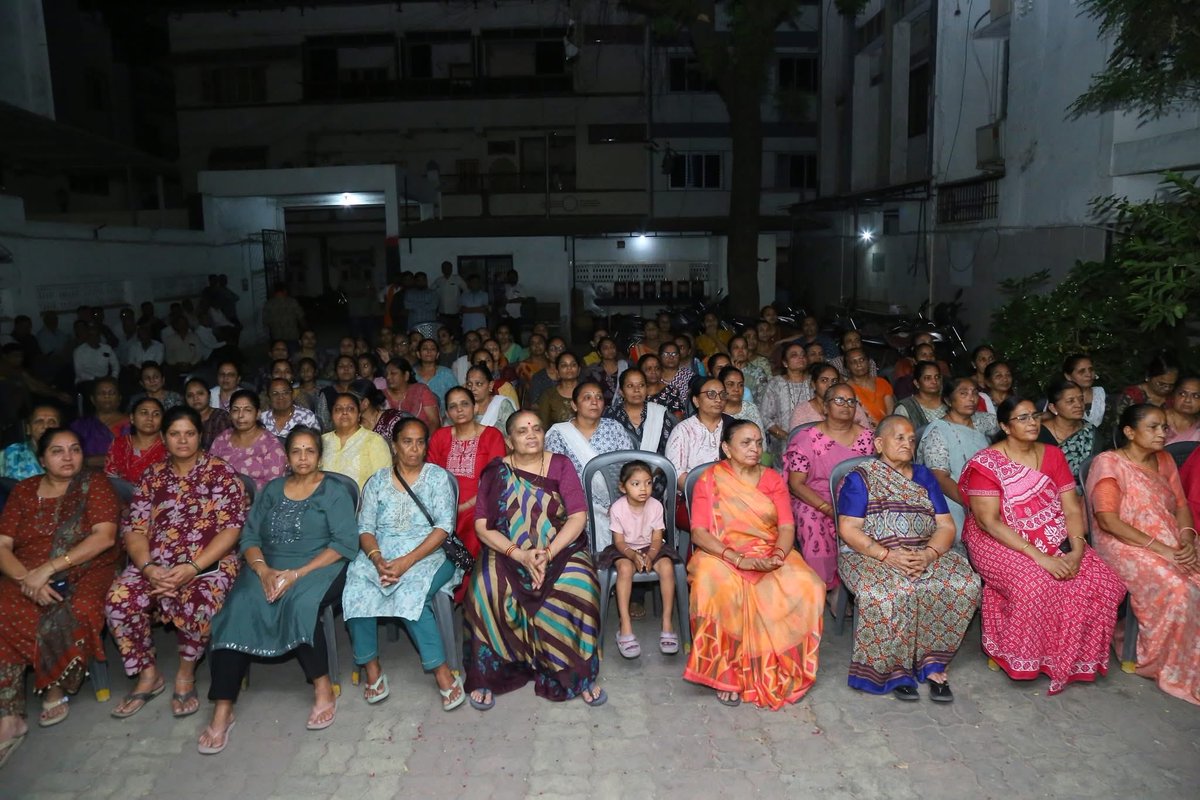 🚩 પ્રદેશ મહામંત્રીશ્રી પ્રશાંતભાઈ કોરાટની ઉપસ્થિતિમાં અગત્યની મિટિંગ યોજાઈ. 🚩

આ મિટિંગમાં સંગઠન મજબૂત બનાવવાના મુદ્દાઓ તેમજ આવનારી ચૂંટણીને ધ્યાનમાં રાખીને વ્યૂહરચના પર વિસ્તૃત ચર્ચા કરવામાં આવી. કાર્યકર્તાઓમાં ઉત્સાહ અને આત્મવિશ્વાસનો માહોલ જોવા મળ્યો.