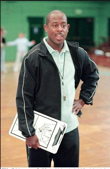 jones_est's tweet image. Happy 61st Birthday To @realmartymar! Martin Played Roy McCormick From Rebound, And Boog From Open Season. #MartinLawrence @aplusk @TheRealMikeEpps @joelmchale @GarySinise @Jon_Favreau @paddywarbucks @breckinmeyer @MeganMullally @ofctimallen @WilliamHMacy @terrencehoward @NiaLong