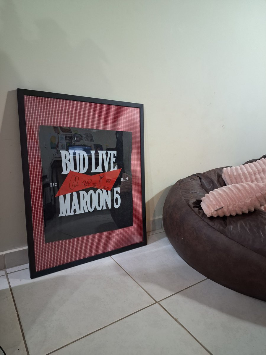 Guess it became a giant <a href="/maroon5/">Maroon 5</a> billboard in my living room. Mission accomplished. Thanks <a href="/Budweiser_Br/">Budweiser Brasil</a>!