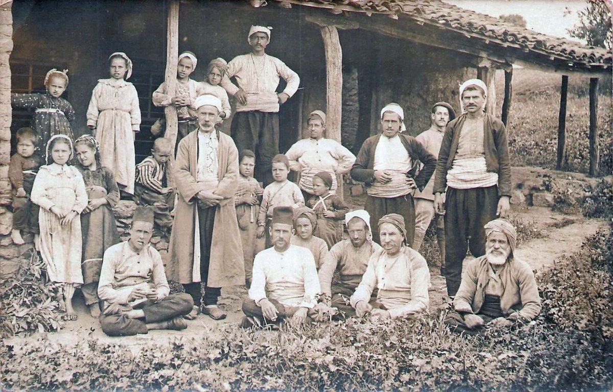 nadidefotograf's tweet image. Manastır'da bir grup Türk, 1917 
#Bitola #Macedonia #Битола