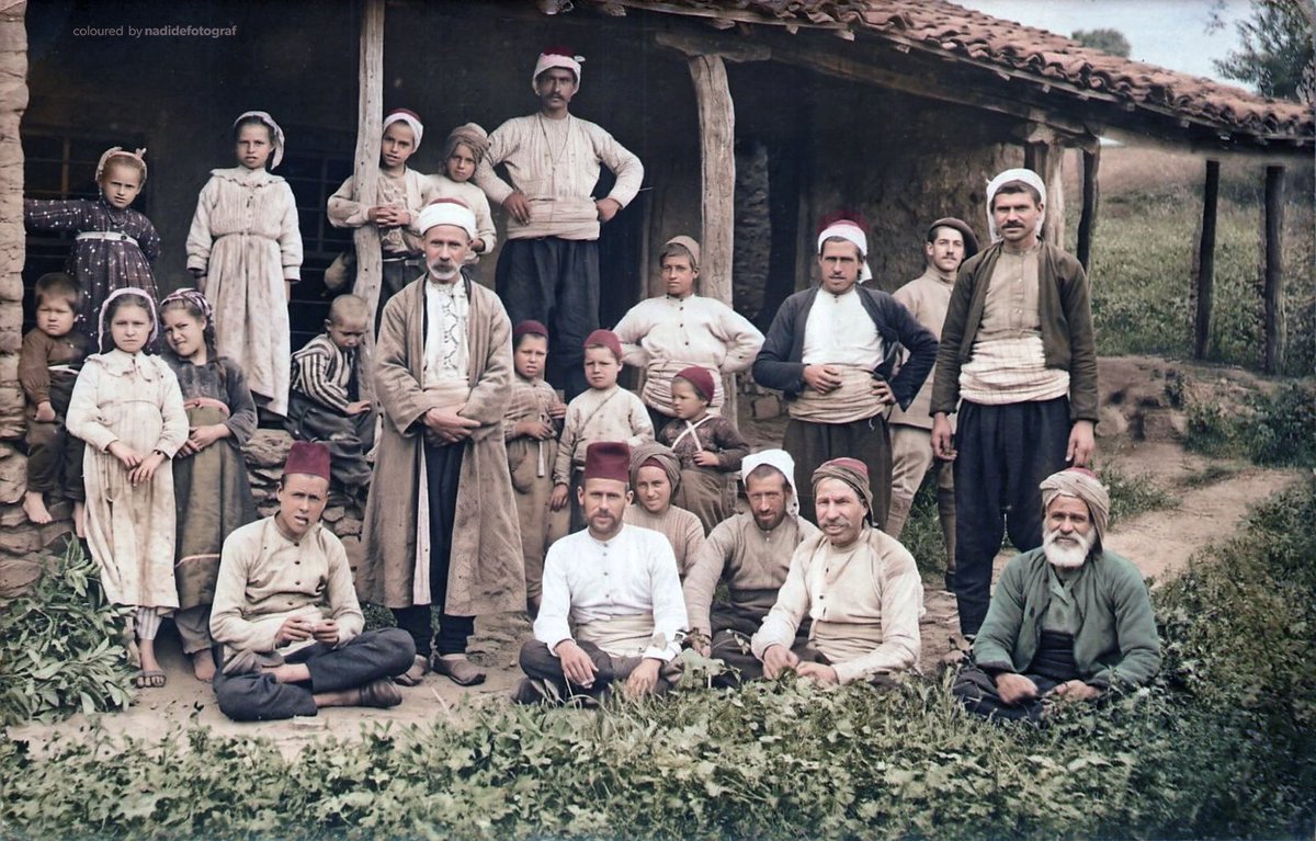 nadidefotograf's tweet image. Manastır'da bir grup Türk, 1917 
#Bitola #Macedonia #Битола