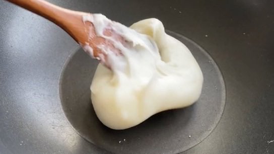 vievie is RED tweet media