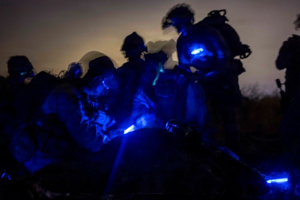 Official13thMEU's tweet image. From Sea to Shore. 🌊

#Marines and #Sailors with #TheFighting13th just executed a vertical assault raid, honing the skills needed to move from a ship at sea to a target on land during the Amphibious Raids Course.

@USMC @USNavy @1stMEF