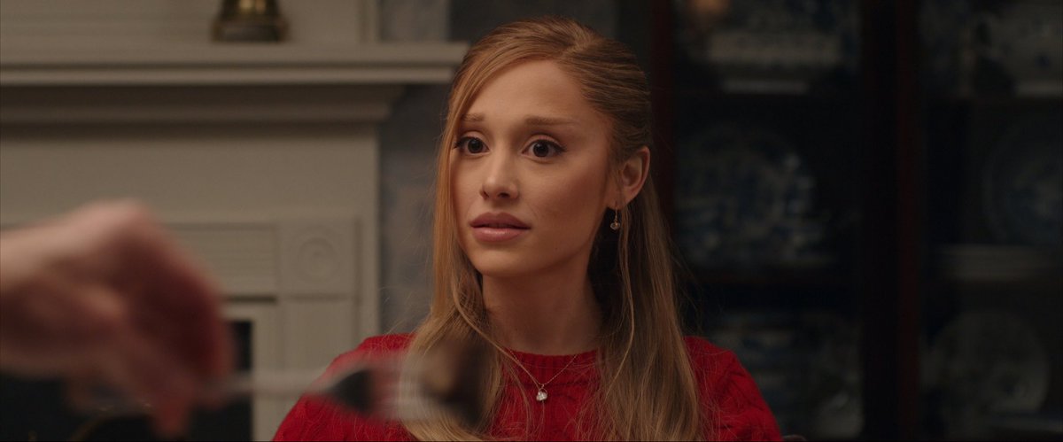 GrandeTourFR's tweet image. #PHOTOS Ariana Grande en tant qu’Olivia Jones dans le film « Focker In-Law » ❤️✨