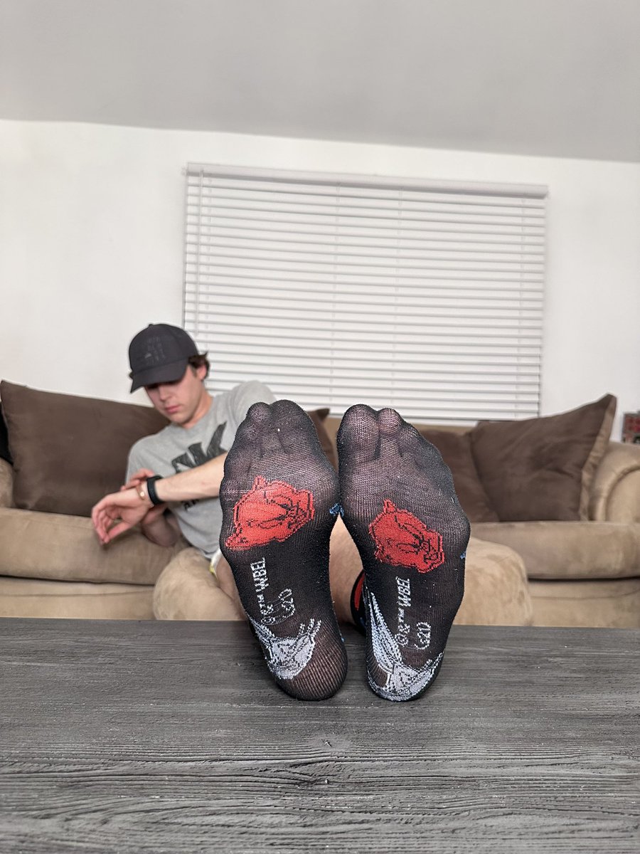 $upreme Feet tweet media