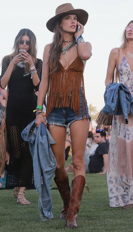 Modernitgirl's tweet photo. The INSPO vs. the OUTFIT💙(https://t.co/GLGcmYahYp) #ModernItGirl #Boho #ItGirl #AlessandraAmbrosio #VictoriasSecret #Coachella #Model @YSL @coachella https://t.co/O3ohVHOfbj