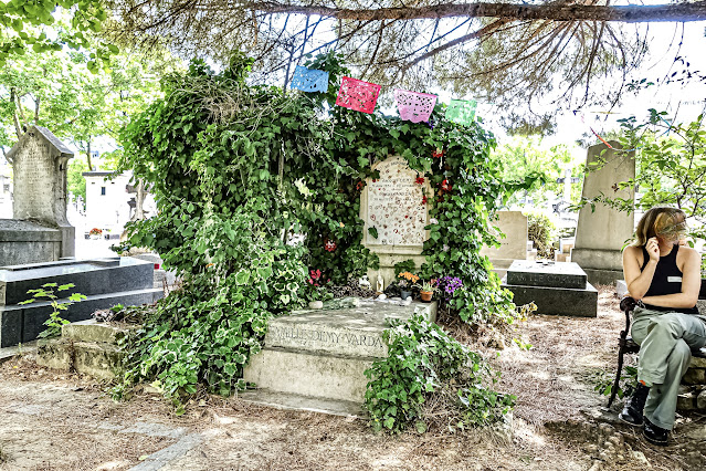 parisladouce's tweet photo. Paris : Tombe d'Agnes Varda (1928-2019) et Jacques Demy (1931-1990), sépulture d'un couple iconique du cinéma français au Cimetière du Montparnasse - XIVe arr
https://t.co/ZOpJLLa87p
#paris #paris14 #cimetieredumontparnasse #agnesvarda #jacquesdemy https://t.co/FHnk4wgm5L