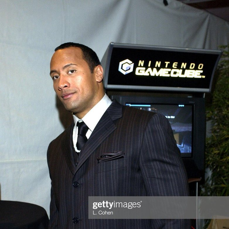 GameGauntletX's tweet photo. My favorite genre of celebrity photos https://t.co/0Humr51yGV