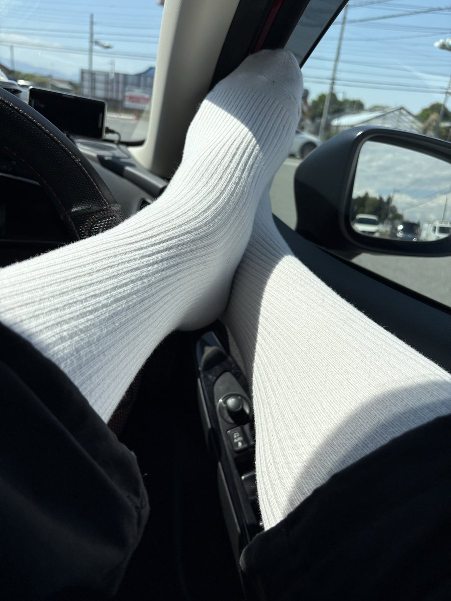 asisocks_white's tweet photo. 昨日履けなかったので連履き2日目です https://t.co/YdwEyttviJ